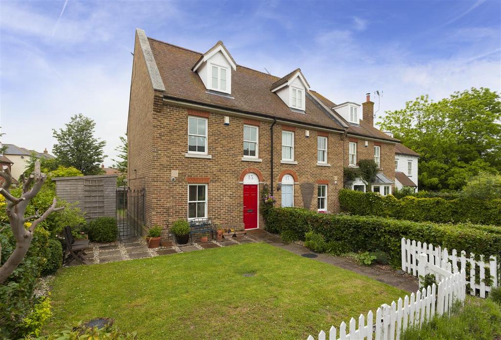 Abbey Road, Faversham 3 bed end of terrace house £475,000