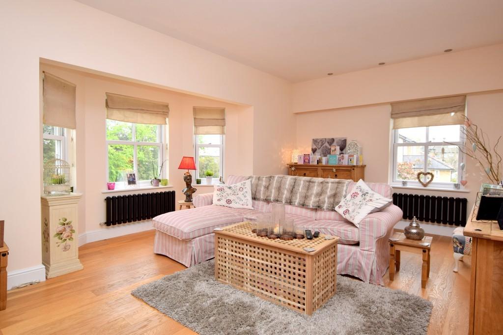 West Lodge Road, Lexden, Colchester 2 bed flat £895 pcm (£207 pw)