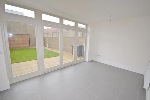 4 bedroom end of terrace house to rent - Whistler Avenue, Chichester, PO19