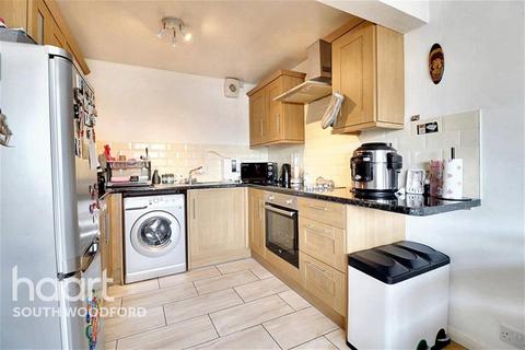 2 bedroom flat to rent, Deborah Court, South Woodford, E18