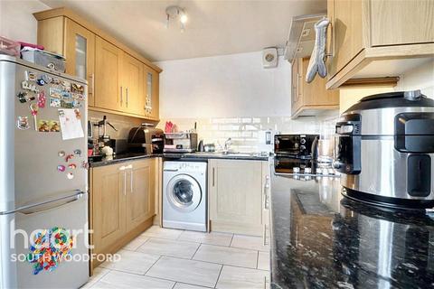 2 bedroom flat to rent, Deborah Court, South Woodford, E18