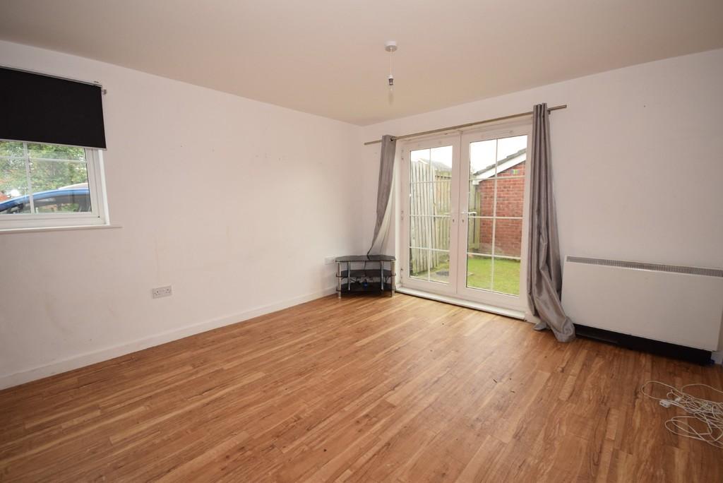 Wardle, Rochdale 2 bed apartment £400 pcm (£92 pw)