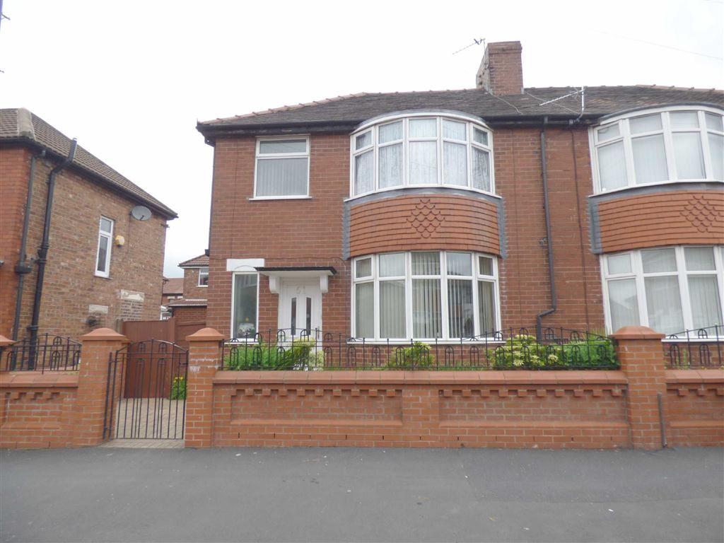 Lewis Avenue, Blackley, Manchester, M9 3 bed semidetached house £96,500