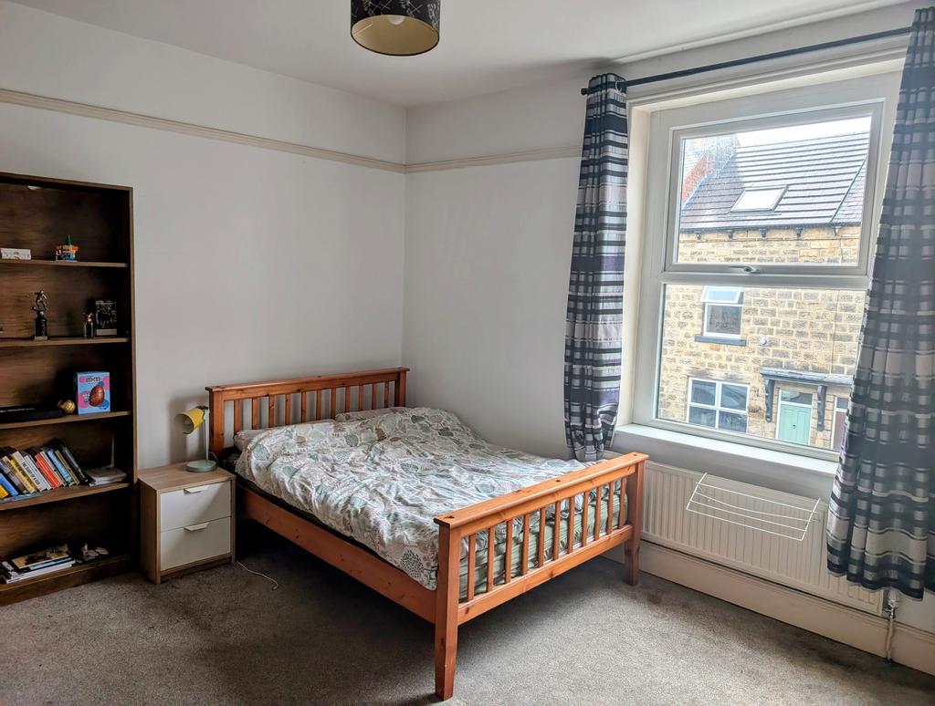 38-rose-ave-bedroom-1st-floor-front.jpg