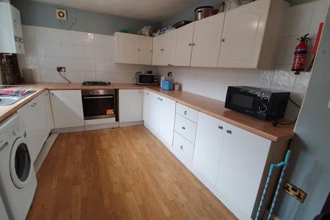 5 bedroom terraced house to rent, Kensington Avenue (Bills included), Victoria Park, Manchester M14