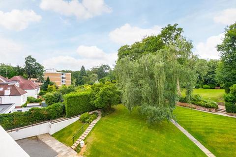 3 bedroom flat to rent, Southwood Lawn Road, Highgate, N6