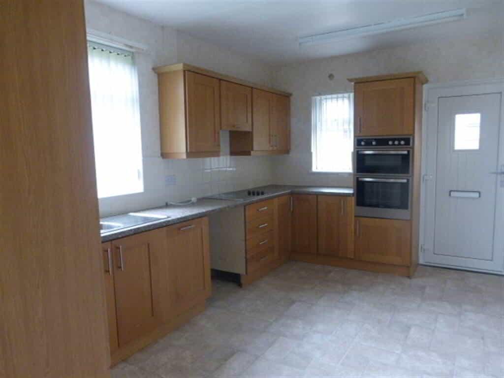 45 New Line, Carrickfergus 4 bed detached house £650 pcm (£150 pw)