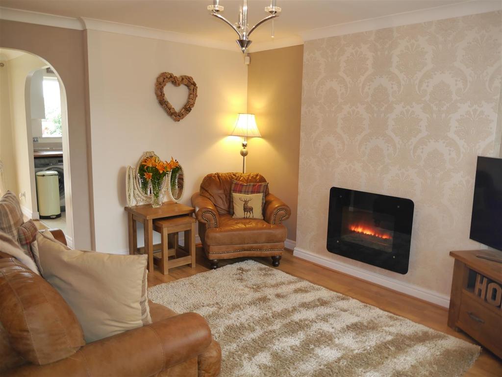 Winchester Gardens, Tyersal, BD4 8UJ 3 bed townhouse £114,995