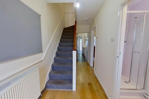 5 bedroom terraced house to rent, Guildford Park Avenue, Guildford, Surrey GU2 7NN