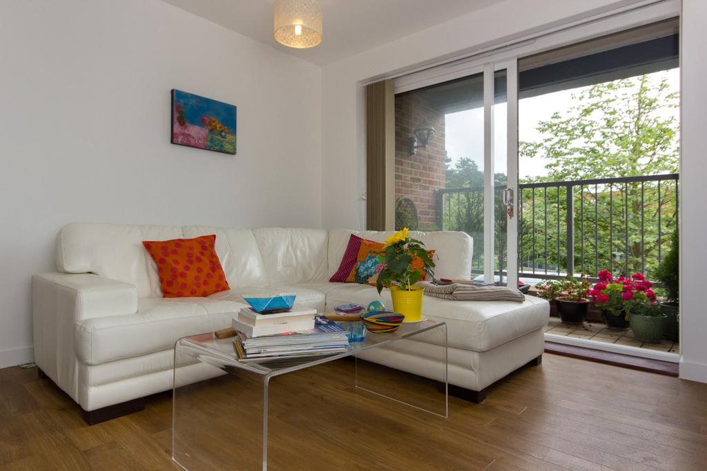 Apartment in Cambridge, Trumpington - View 4