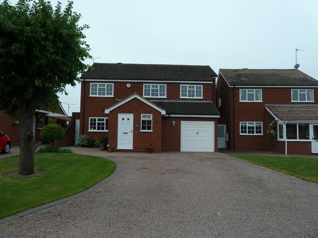Dovehouse Drive, Wellesbourne 5 bed detached house £425,000