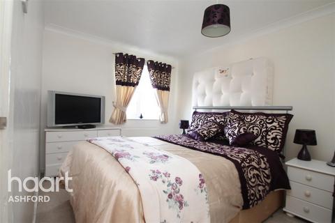 1 bedroom in a house share to rent, Drake Road, TN24...