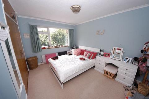 3 bedroom detached house to rent, Raymer Road, Penenden Heath