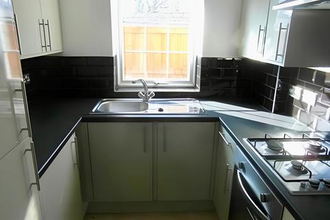 2 bedroom flat to rent, Fellowes Close, Watford