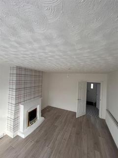 3 bedroom semi-detached house to rent, Kirby Avenue, Chadderton, Oldham