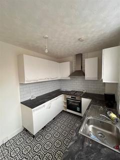 3 bedroom semi-detached house to rent, Kirby Avenue, Chadderton, Oldham