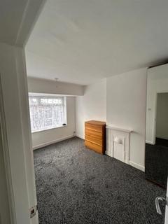 3 bedroom semi-detached house to rent, Kirby Avenue, Chadderton, Oldham