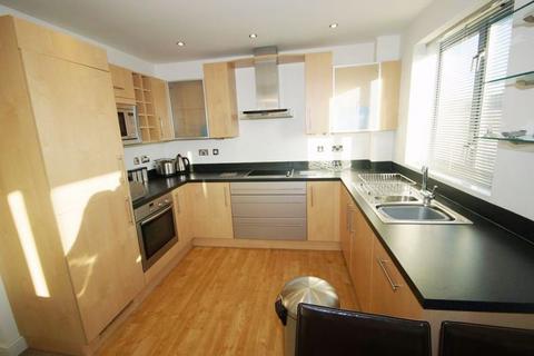 2 bedroom apartment to rent, Admiral House, Castle Quay Close