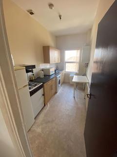 2 bedroom flat to rent, *AVAILABLE JULY 2025* 2 Bed Upper Floor Student Flat on Smithdown Road, L15