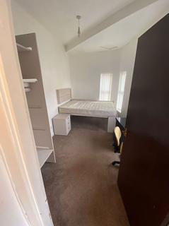 2 bedroom flat to rent, *AVAILABLE JULY 2025* 2 Bed Upper Floor Student Flat on Smithdown Road, L15