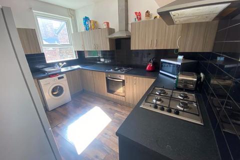 1 bedroom in a house share to rent - One Bedroom Available Now in House Share, Russell Road