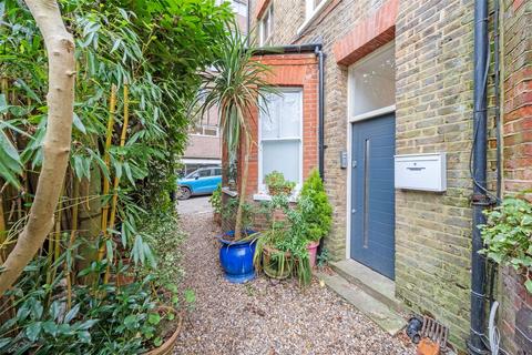 2 bedroom flat to rent, Vale of Health, Hampstead, NW3