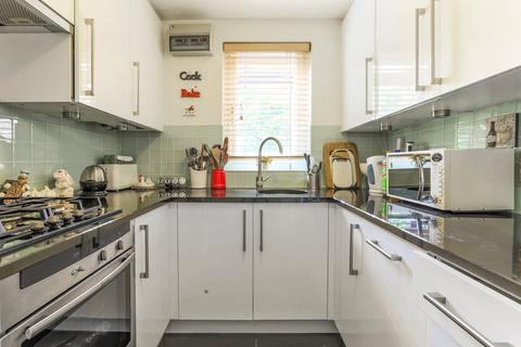 2 bedroom semi-detached house to rent - Friars Mead, London, E14
