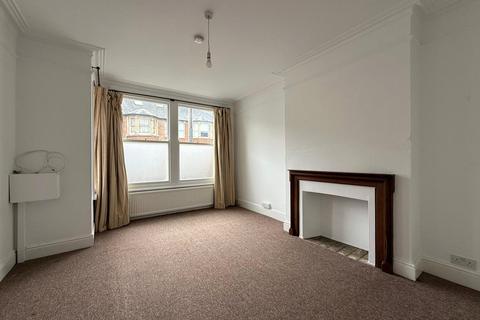 3 bedroom terraced house to rent, Eltisley Avenue, Newnham, Cambridge