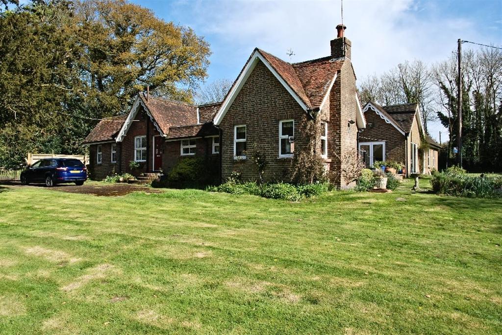 Main Road, Westfield, East Sussex, TN35 3 bed detached house £499,950