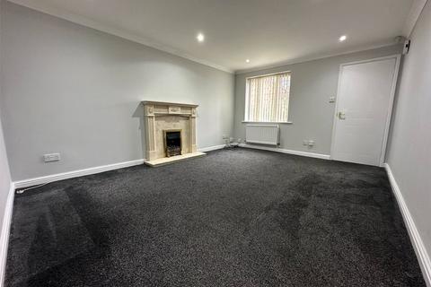 3 bedroom detached house to rent, Woodlea Gardens, Meanwood, Leeds