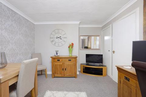 2 bedroom apartment to rent, Hornbeam Avenue, Chatham