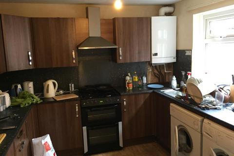 4 bedroom house to rent, Kensington Ave NO FEES (Half rent Summer), Victoria Park, Manchester M14