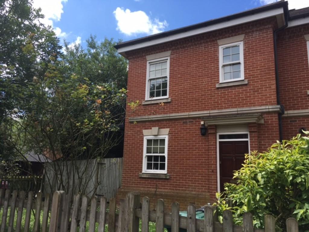 Netherne On The Hill 2 bed end of terrace house £1,850 pcm (£427 pw)