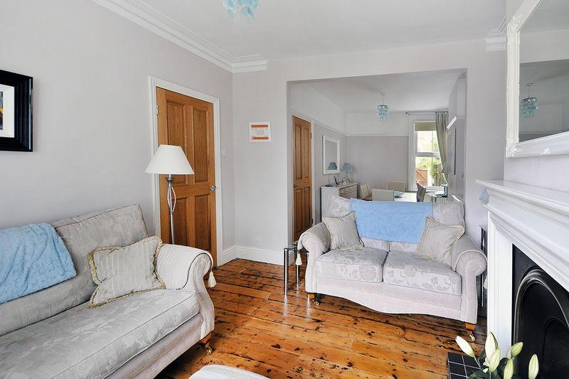Pavilion Road, Worthing 3 bed semidetached house £339,950