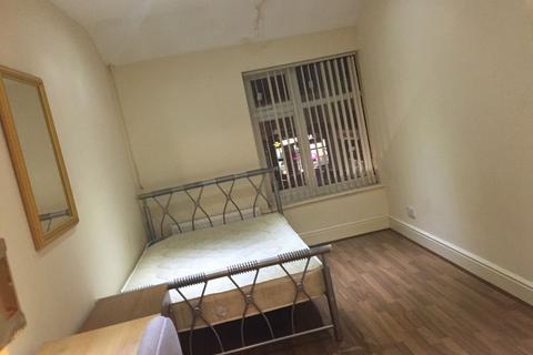 3 bedroom flat share to rent, Mauldeth Rd(BILLS INCLUDED), Fallowfield, Manchester M14