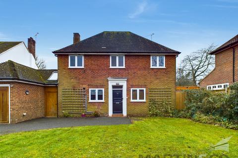 4 bedroom detached house to rent, Marshals Drive, St Albans