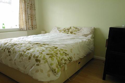3 bedroom semi-detached house to rent, Lansdowne Lane, Charlton, London SE7