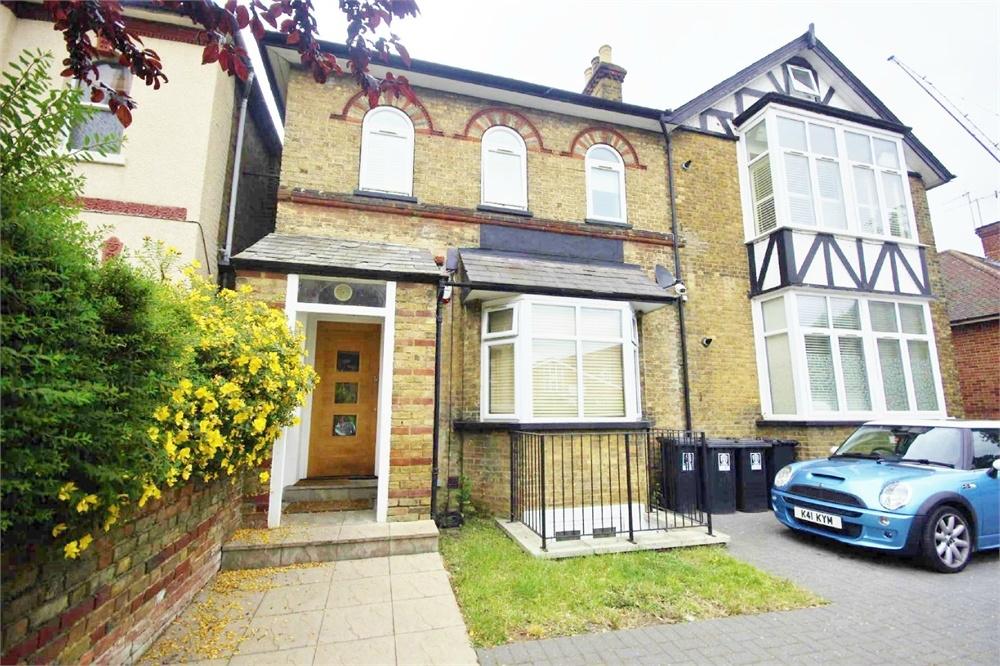 64 Chalk Hill, WATFORD, Hertfordshire 1 bed flat £995 pcm (£230 pw)