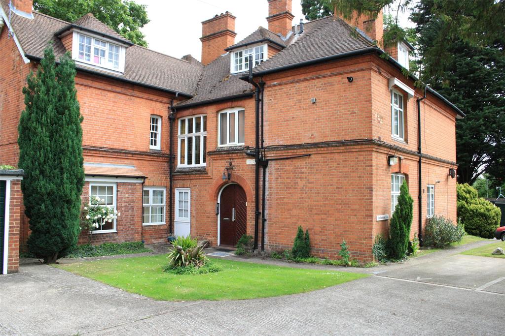 Chilbolton, Middle Hill, Egham, Surrey, TW20 2 bed apartment £1,500
