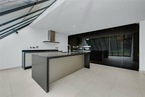 5 bedroom detached house to rent, Ellesmere Road, Weybridge, Surrey, KT13