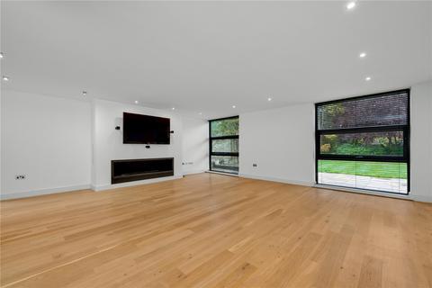 5 bedroom detached house to rent, Ellesmere Road, Weybridge, Surrey, KT13