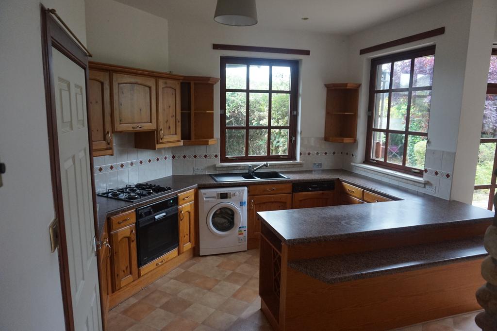 Taylor street, Forfar DD8 3 bed detached house £750 pcm (£173 pw)