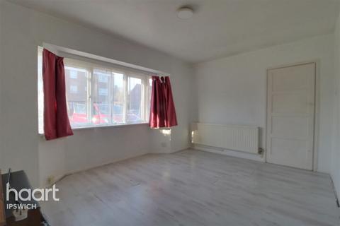 3 bedroom semi-detached house to rent, Maidenhall Approach, IPSWICH