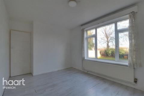 3 bedroom semi-detached house to rent, Maidenhall Approach, IPSWICH