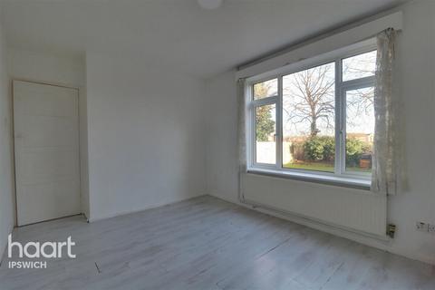 3 bedroom semi-detached house to rent, Maidenhall Approach, IPSWICH
