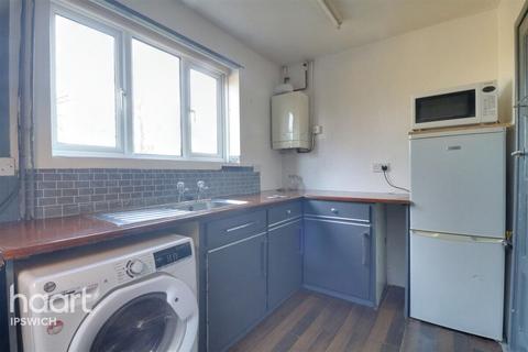 3 bedroom semi-detached house to rent, Maidenhall Approach, IPSWICH