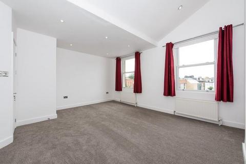 2 bedroom flat to rent, Askew Road, Hammersmith, W12