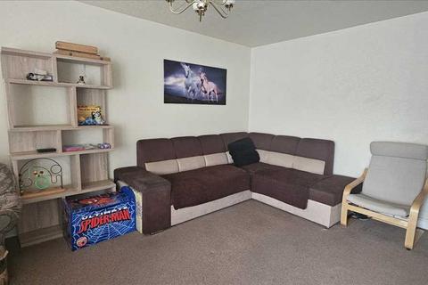 2 bedroom apartment to rent, Dene Court, Dene Gardens, Stanmore