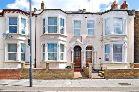 3 bedroom apartment to rent, Tooting Bec Road, London, SW17