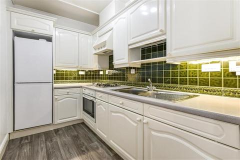 2 bedroom flat to rent, Forbes Place, King George Gardens, Chichester, PO19